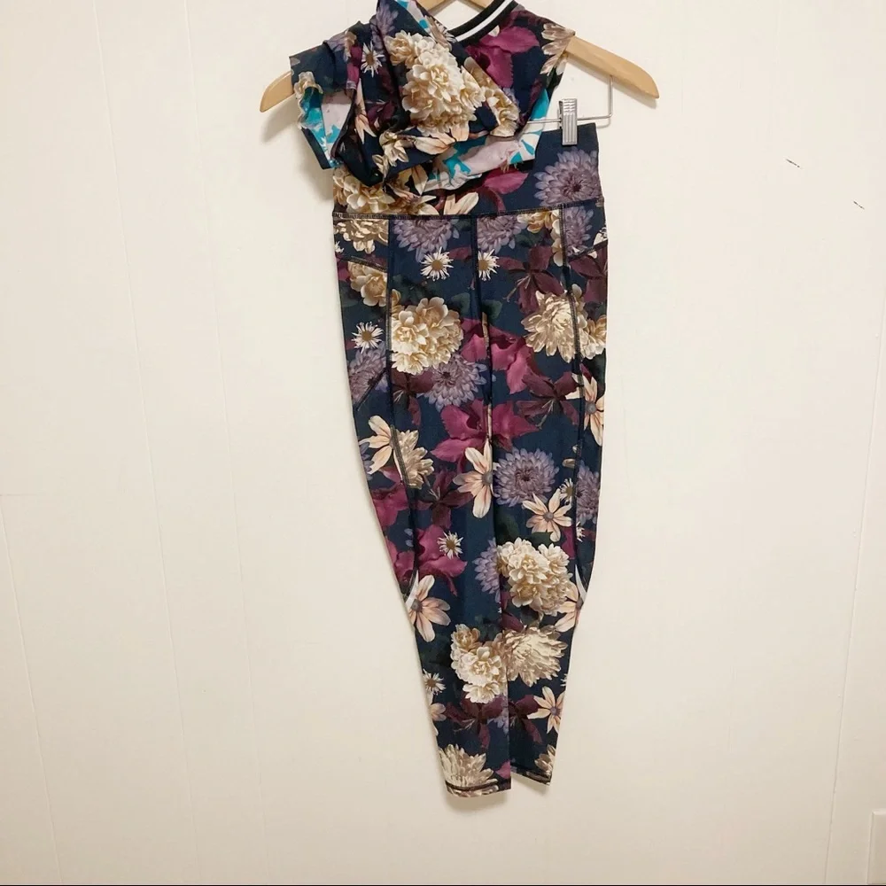 Sweaty Betty 2 piece set zero gravity beetle blue blooms ankle yoga leggings top - Picture 3 of 10